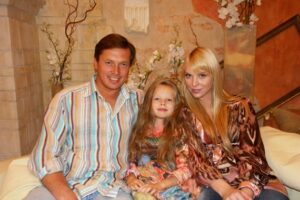 Певица Варвара с мужем Михаилом и дочкой Варей