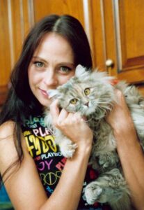 Марина Хлебникова и кошка