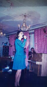 Софья Сергеева. 1995 год, местный ДК, первое выступление на сцене.