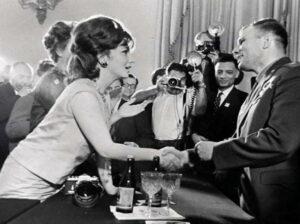 Джина Лоллобриджида и Юрий Гагарин