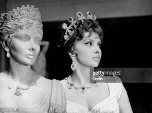 Джина Лоллобриджида и скульптура