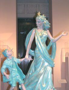 Скульптура Джины Лоллобриджиды: Фатина и Пиноккио